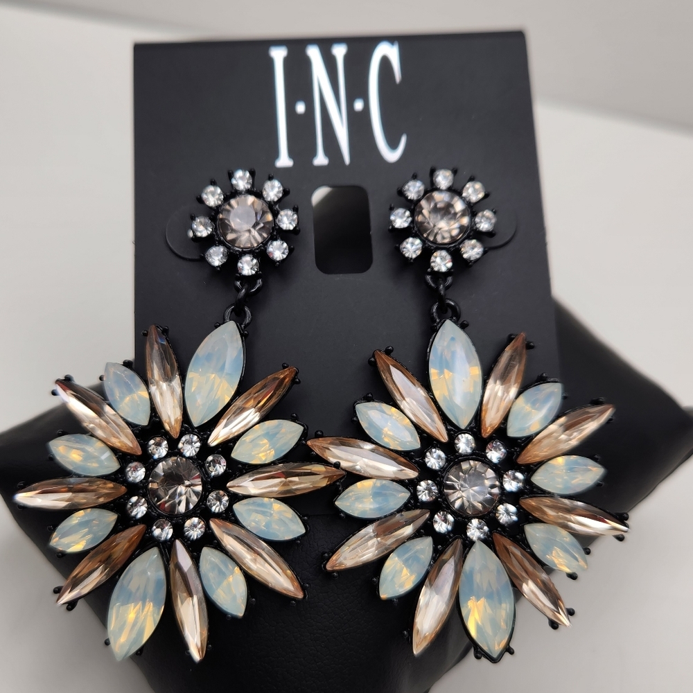 International Concepts Black and Neutral Stone Flower Drop Earrings - Picture 4 of 4
